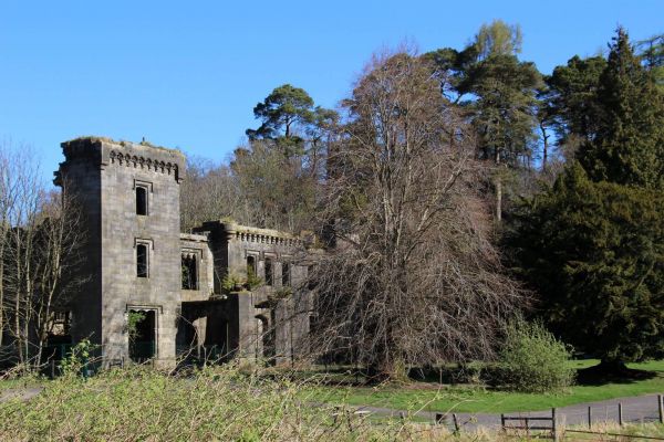 Craigend Castle, Stables and Craigend Zoo